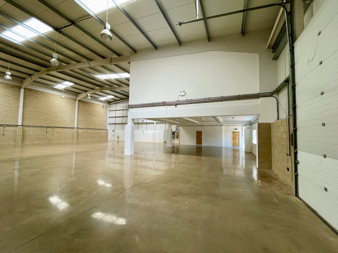 2-IO-Centre-Milton-Keynes-Warehouse-internal