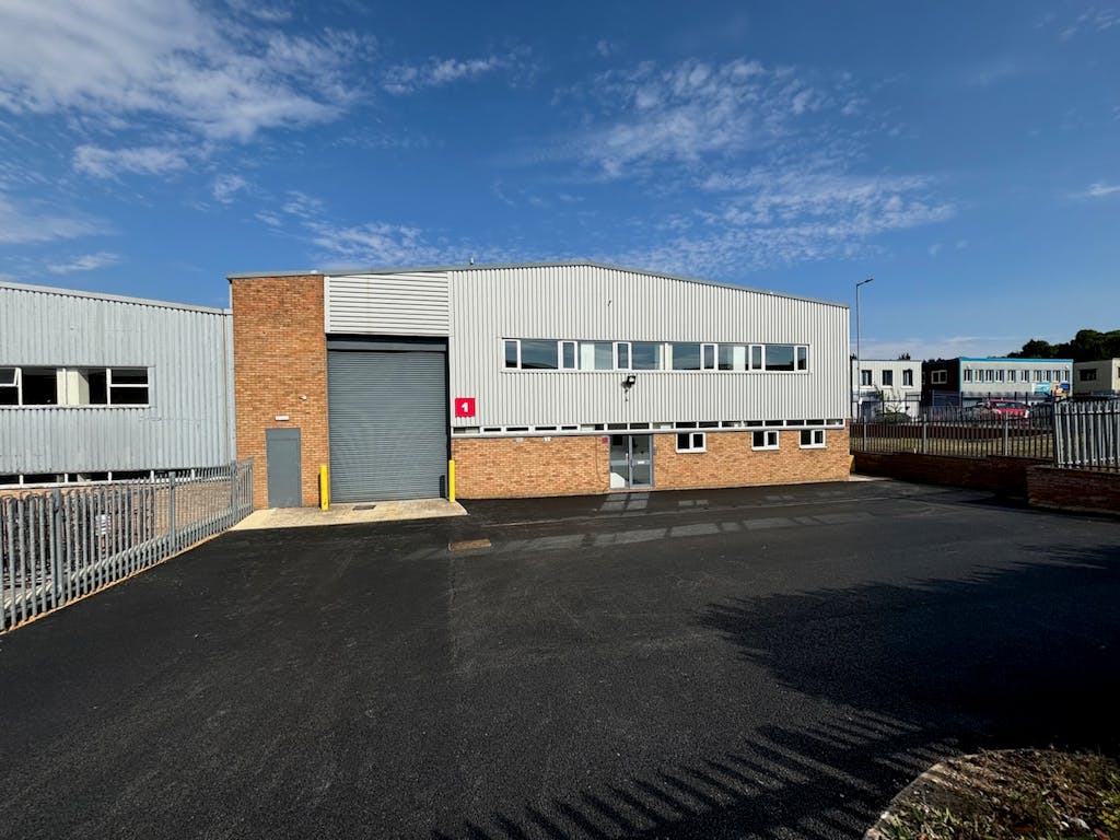 Unit 1 Stadium Industrial Estate, Craddock Road, Luton, LU4 0JF